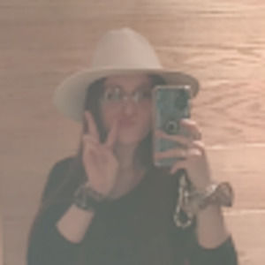 Meet your Posher, Emma